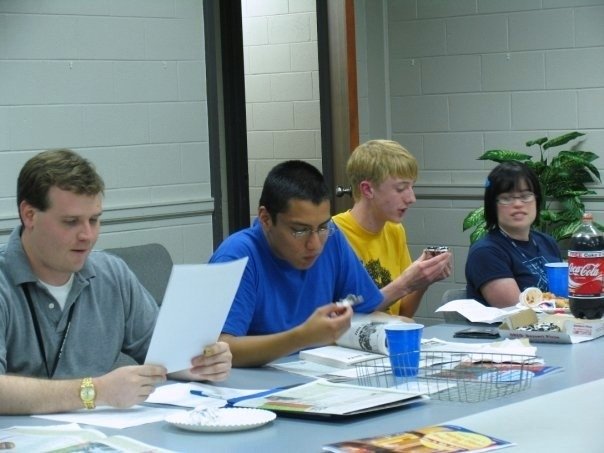Ben Sellers (left) working with high school students, including eventual Cavalier Daily editor-in-chief Matt Cameron (yellow shirt), as youth editor at The Free Lance Star in Fredericksburg, Va.